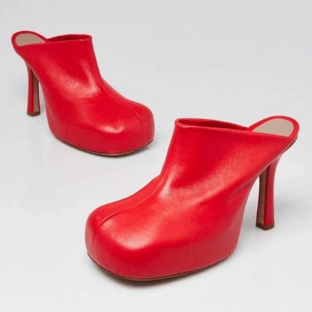 Bottega Veneta Bold Stretch Leather Red Heeled Mules - Picture 2 of 9